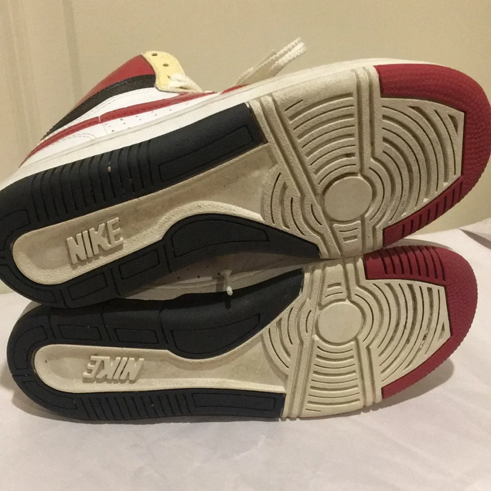 NIKE COURT FORCE women lace up Basketball High tops Sneakers 316117-161 size 7.5